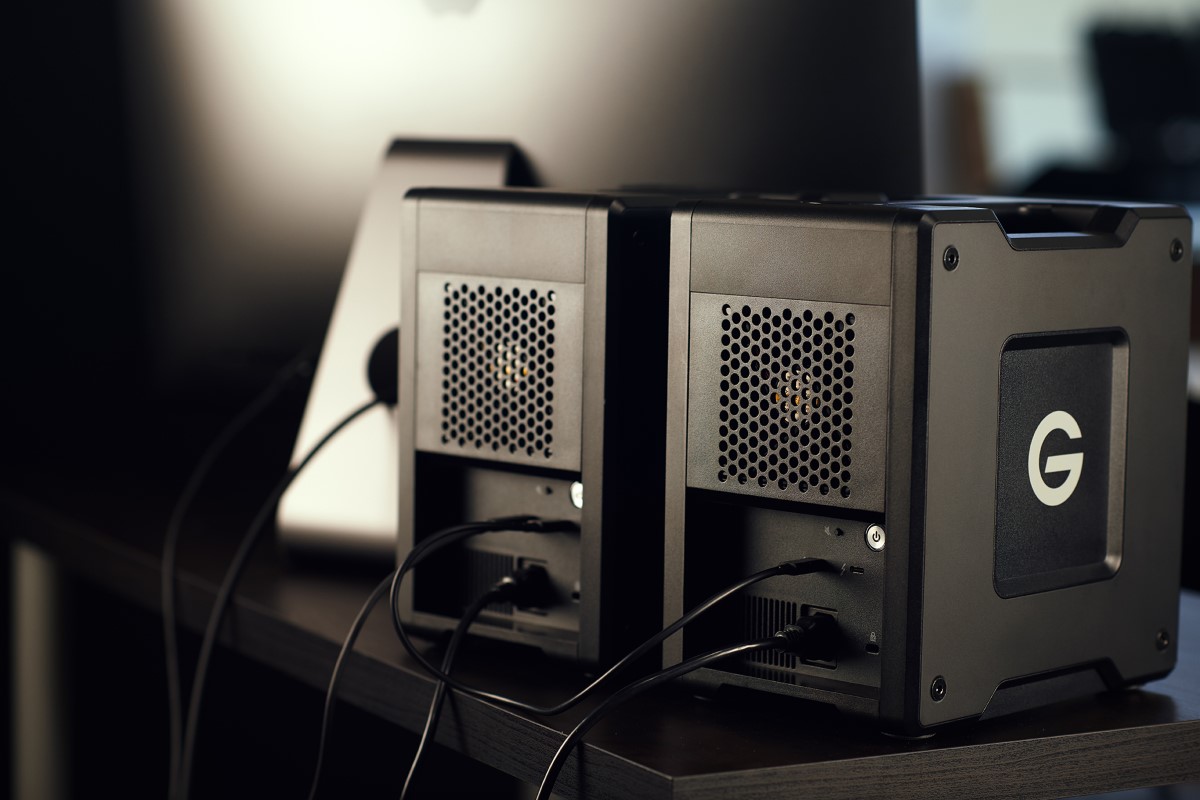 G-RAID SHUTTLE 4 (SDPH34H) Enterprise-class 4-bay External Hard Drive; Thunderbolt3 and USB-C; hardware RAID; up to 1000MB/s read SanDisk Professional