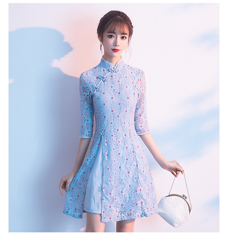 ชุดเดรสคอจีนสีฟ้า ผ้าลูกไม้เนื้อดีลายดอกไม้ พิมพ์ลายจุดเล็กๆๆสีแดง ส่งฟรี ems