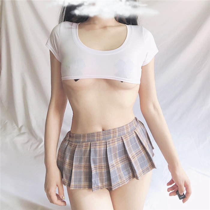 L351 เสื้อยืดเอวลอยเซ็กซี่ เสื้อยืดเอวลอยแบบสั้นพิเศษเป็นเสื้อยืดแขนสั้นใส่แบบเลยครึ่งเต้าขึ้นไปตามรูปถ่ายสินค้าจริงเลยค่ะ ***เฉพาะเสื้อยืดไม่รวมกระโปรง