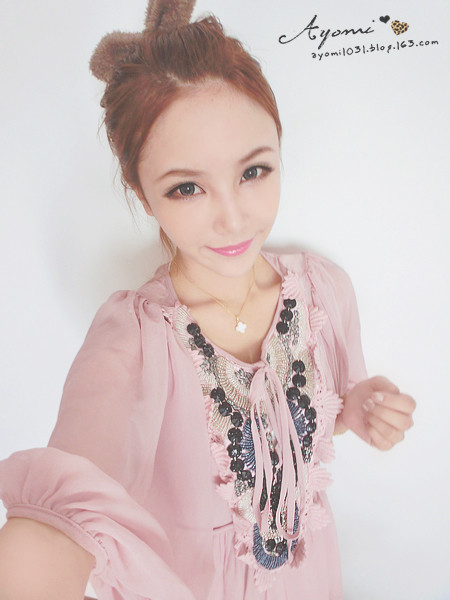 ชุดเดรสผ้าชีฟองเนื้อดีสีชมพูตุ่น หน้าอกแต่งด้วยดิ้นสวยงาม ส่งฟรี ems