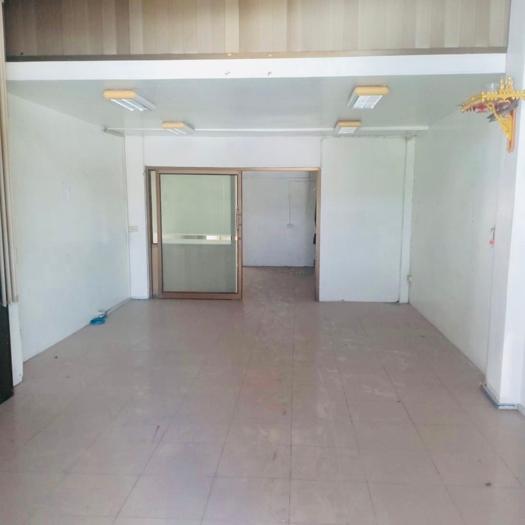 ขายอาคารพาณิชย์ 4 ชั้นครึ่ง ถนนสีหบุรานุกิจ ซอย 11 ติดตลาดมีนบุรี และรถไฟฟ้า