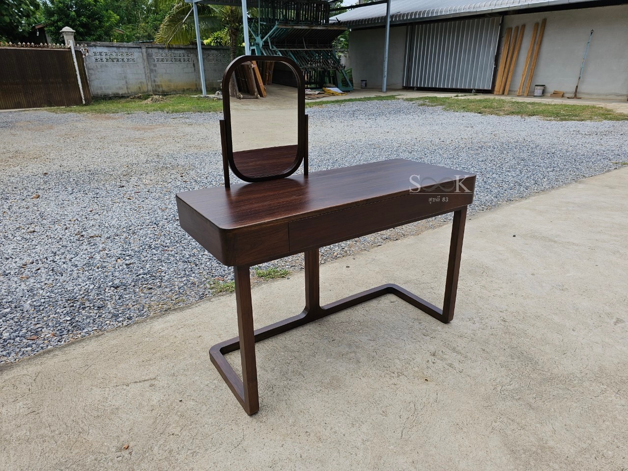 โต๊ะเครื่องแป้งมินิมอลโมเดิร์น (สีสัก)