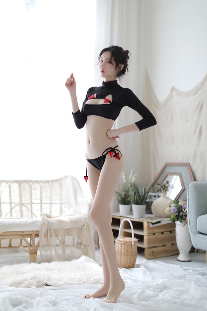 C3005 ชุดเดวิลสาวสุดเซ็กซี่ ชุดคอสเพลย์อีโรติกสไตล์ชุดปีศาจสาว ตัวเสื้อเป็นผ้ายืดแขนยาวสีดำด้านหน้าเปิดเว้าเป็นช่อง มาพร้อมกับกางเกงในแบบผูกข้างตามรูปถ่ายสินค้าจริงเลยค่ะ