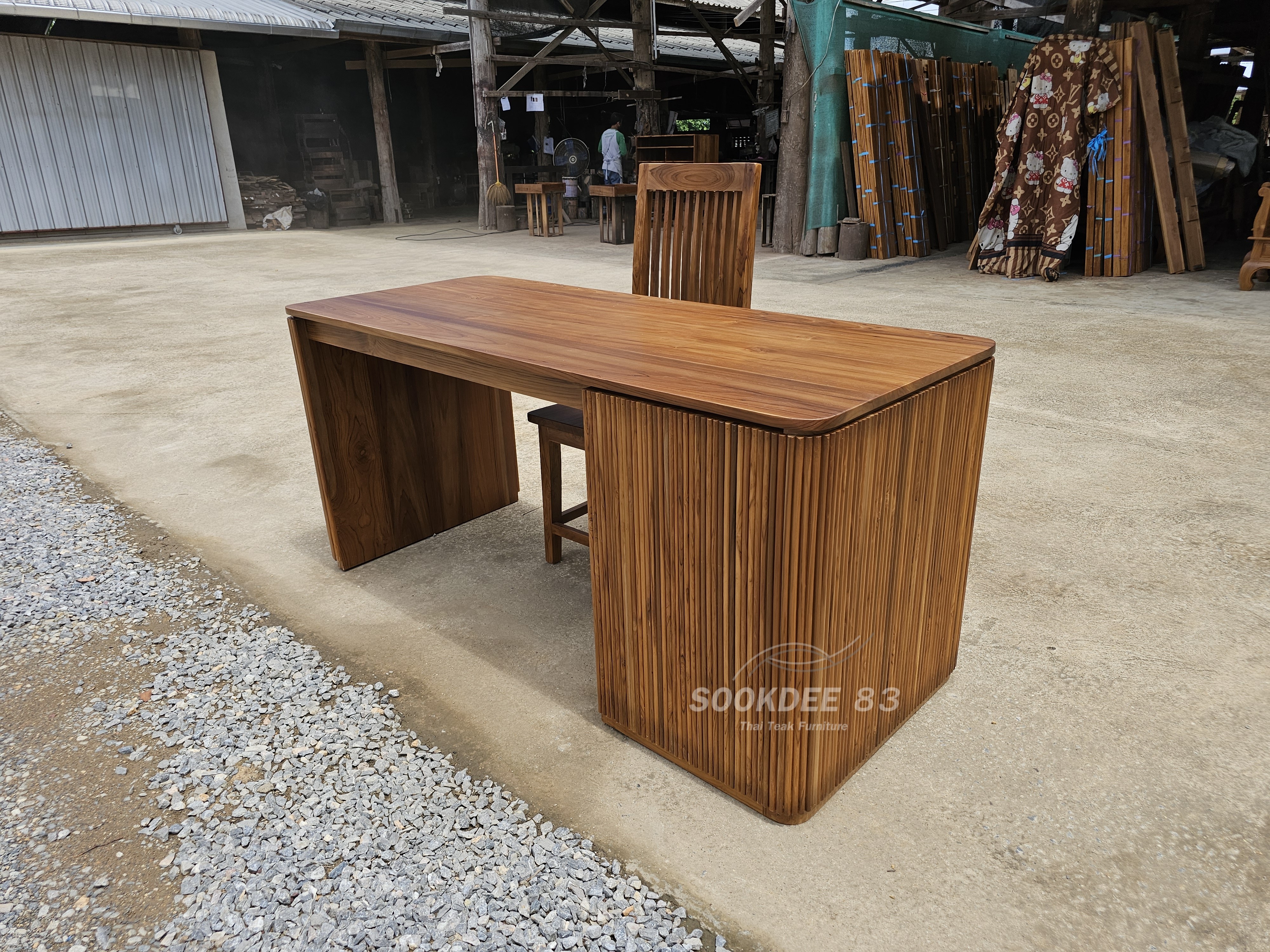 โต๊ะทำงานประดับซี่ พร้อมเก้าอี้ (ไม่รวมมือจับ)