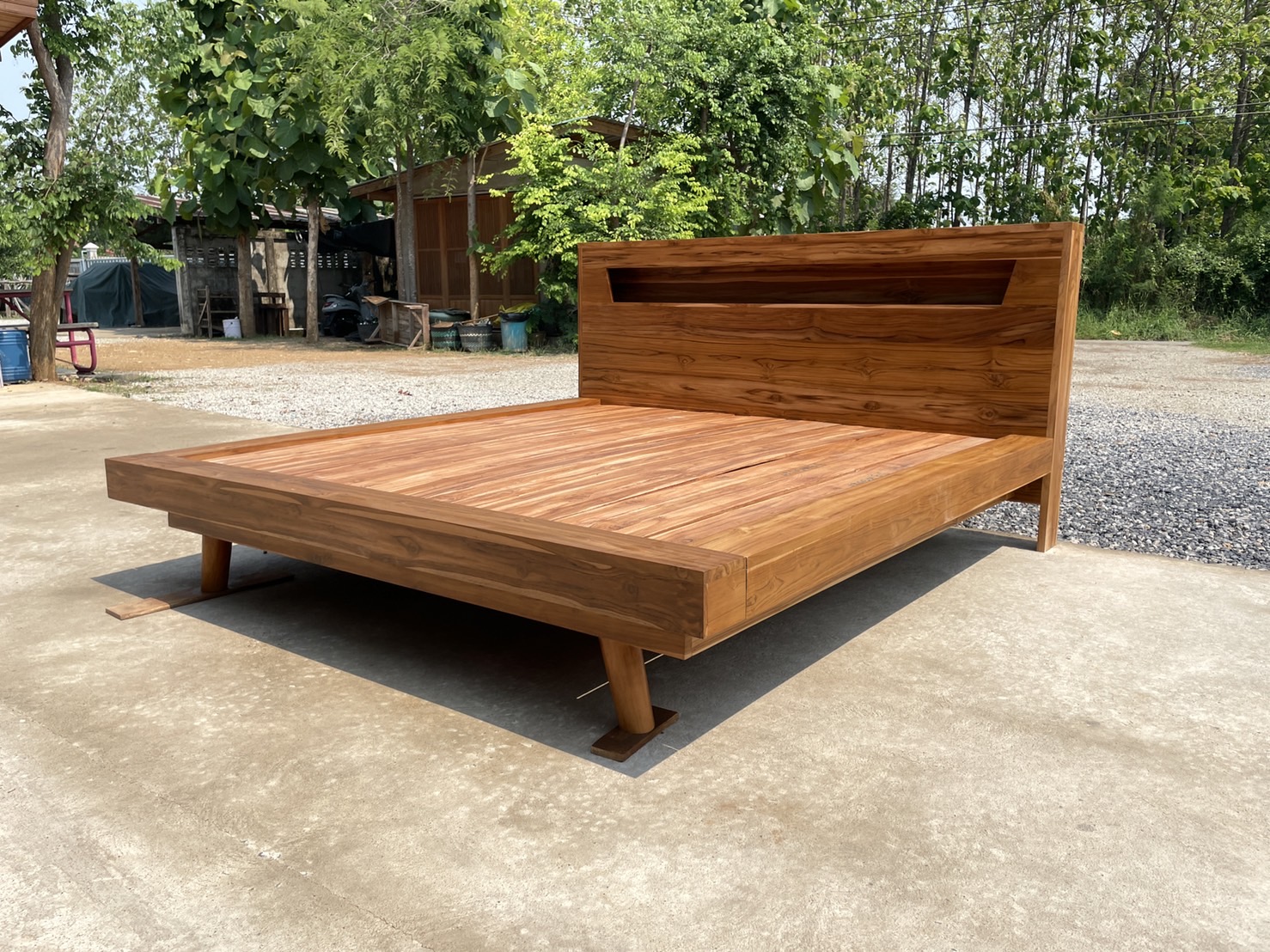 เตียงหัวกล่องมีช่อง