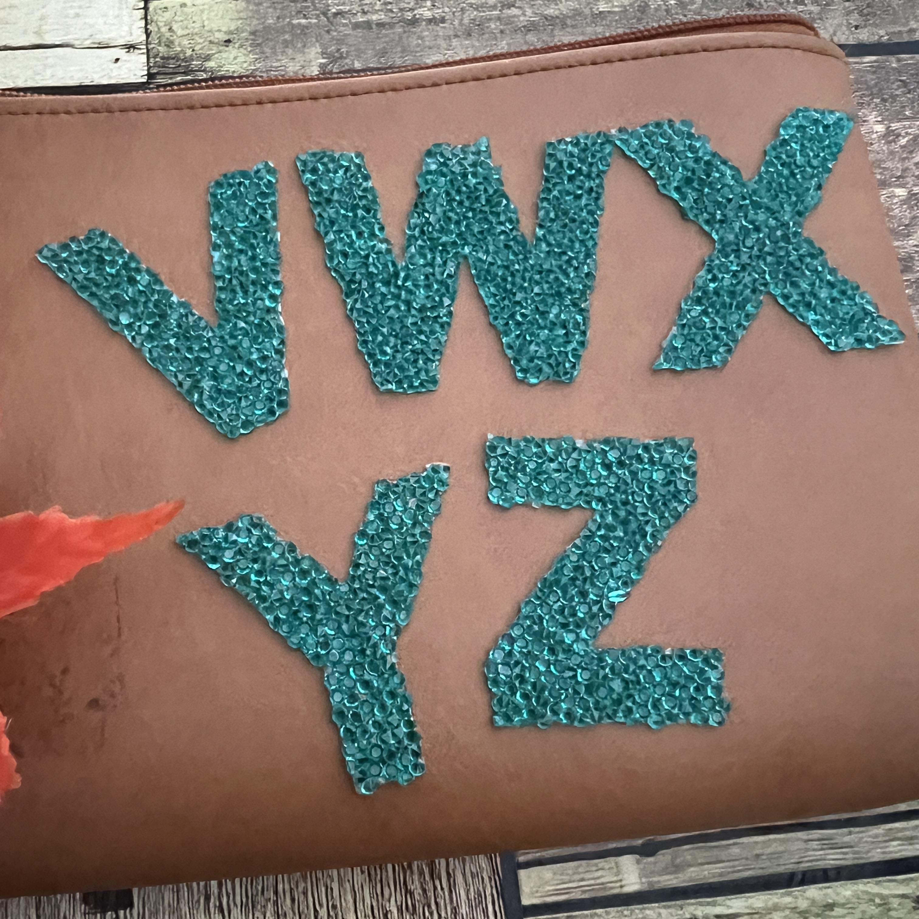 ตัวอักษร เพชรวิบวับ คริสตัล ตัวรีดติดเสื้อ ตัวรีด ติดกระเป๋า ติดหมวก ติดแจ๊คเก็ต อักษรภาษาอังกฤษ Alphabet Patch