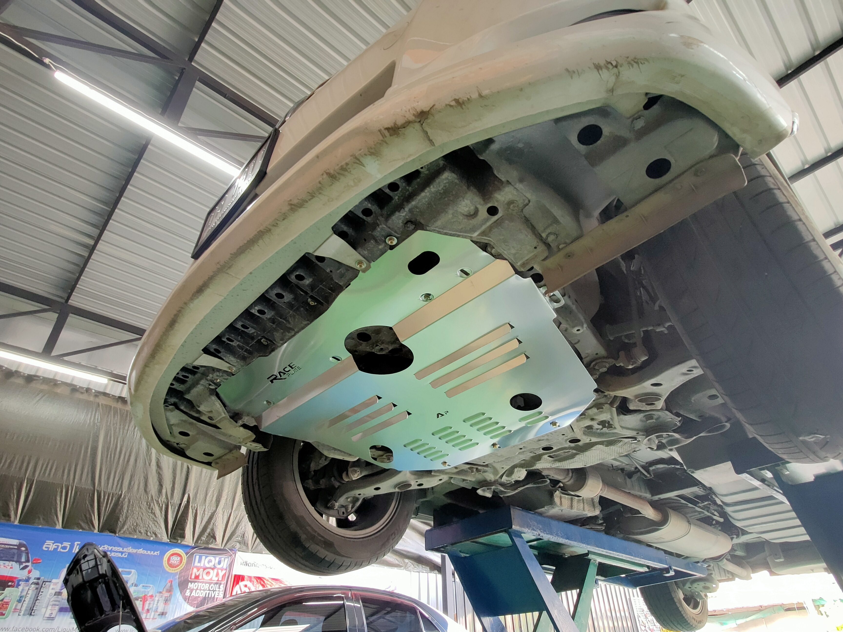 แผ่นปิดใต้ห้องเครื่องอลูมิเนียม Toyota Alphard 20 Raceplate_Undertray