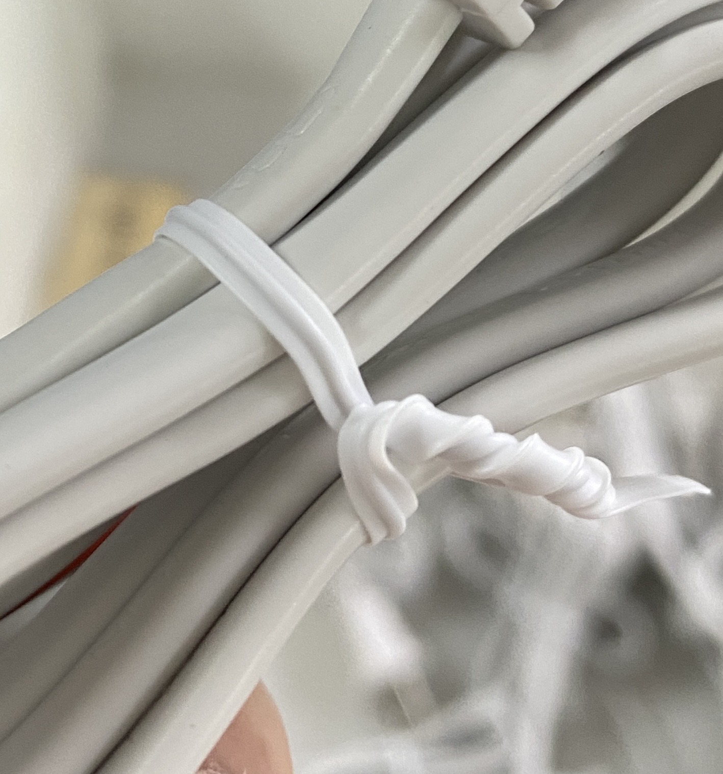 ลวดมัดสายไฟ ลวดมัดสายแลน ลวดมัดสายโทรศัพท์ ลวดพลาสติก ลวดหุ้มพลาสติก ลวดเคลือบพลาสติก ชนิด หุ้มด้วย PE (PE TIE) SKU-00115