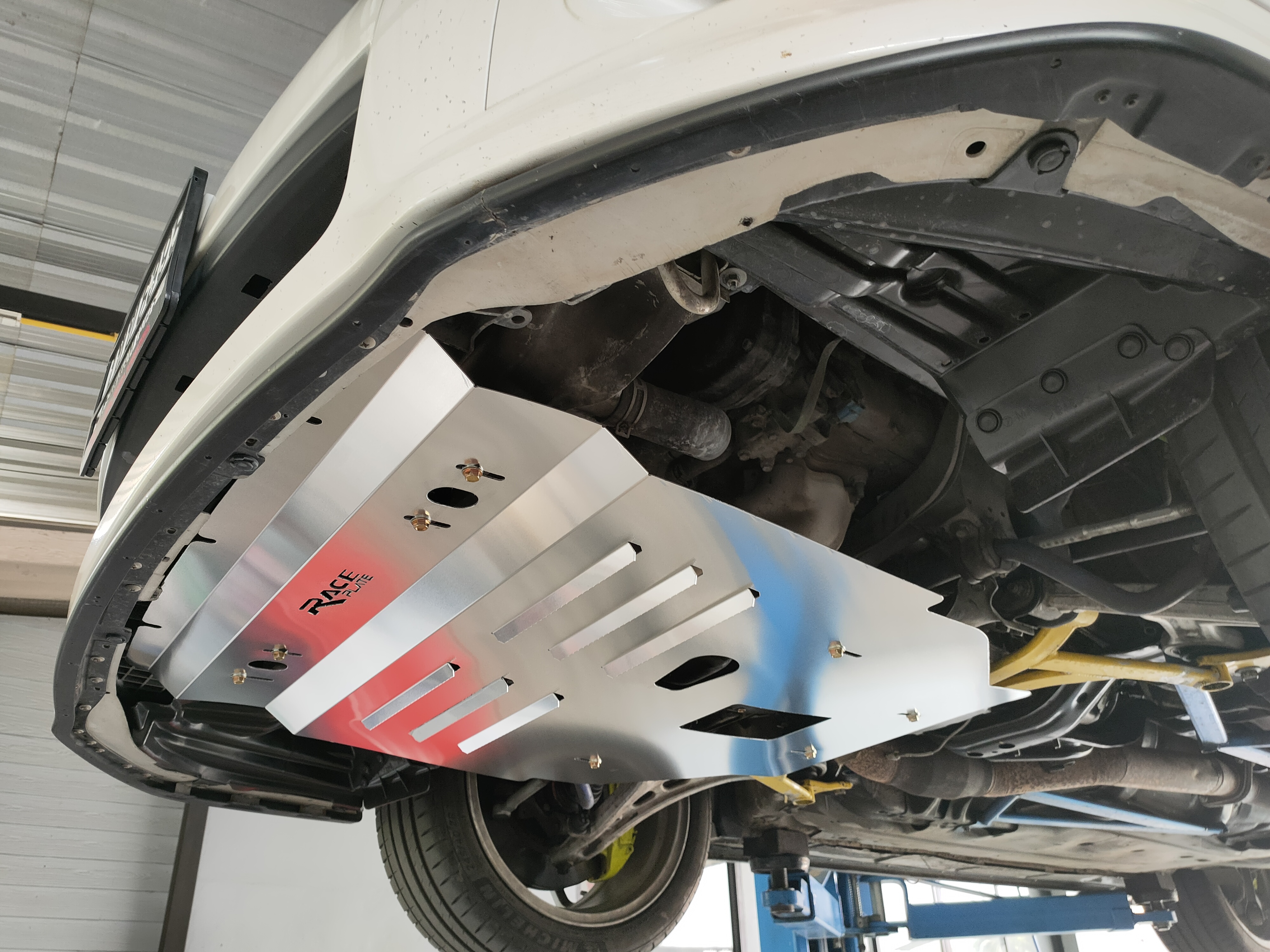 แผ่นปิดใต้ห้องเครื่องอลูมิเนียม Subaru Impreza GH แมว Raceplate_Undertray