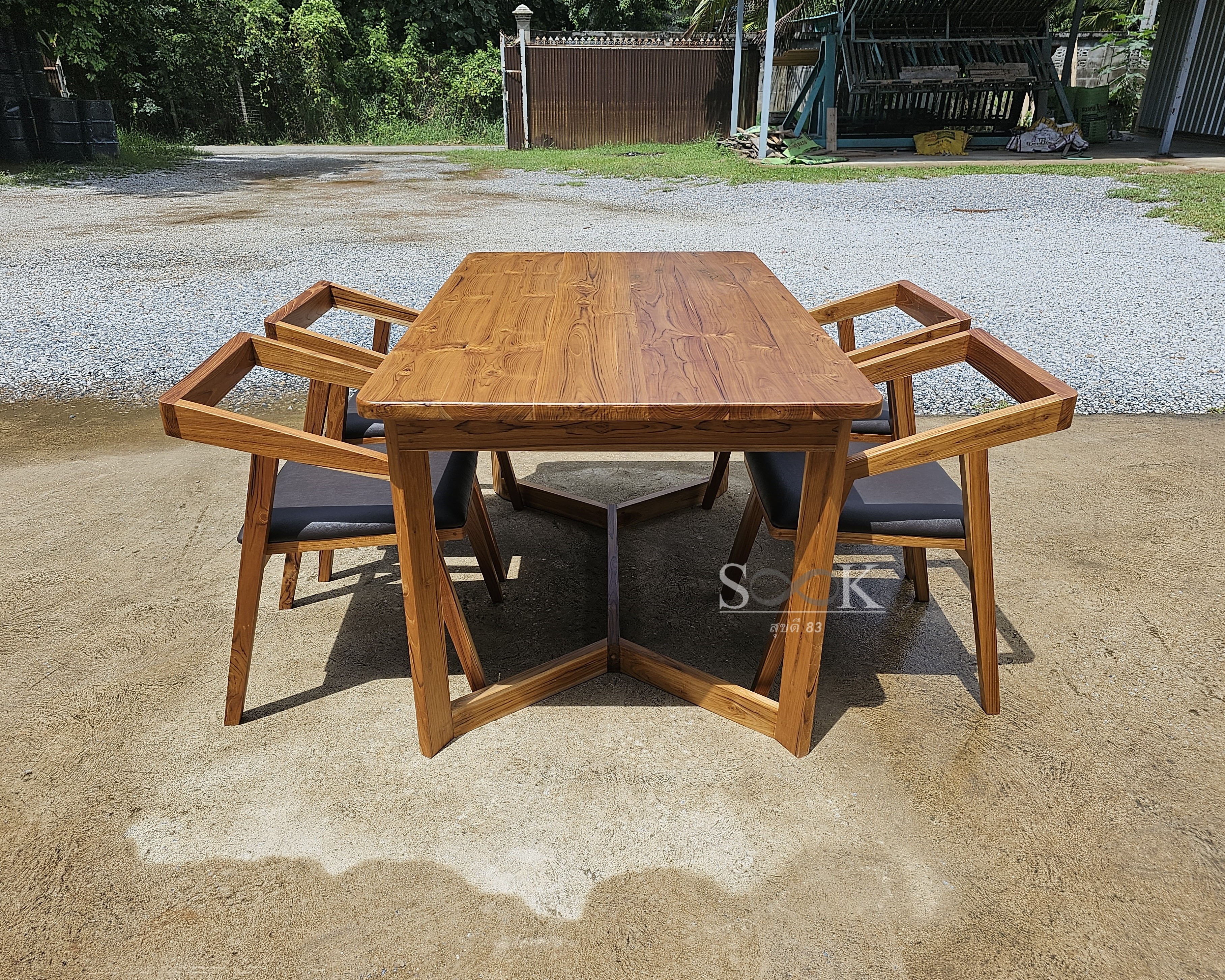 ชุดโต๊ะกินข้าวขาซิกแซก