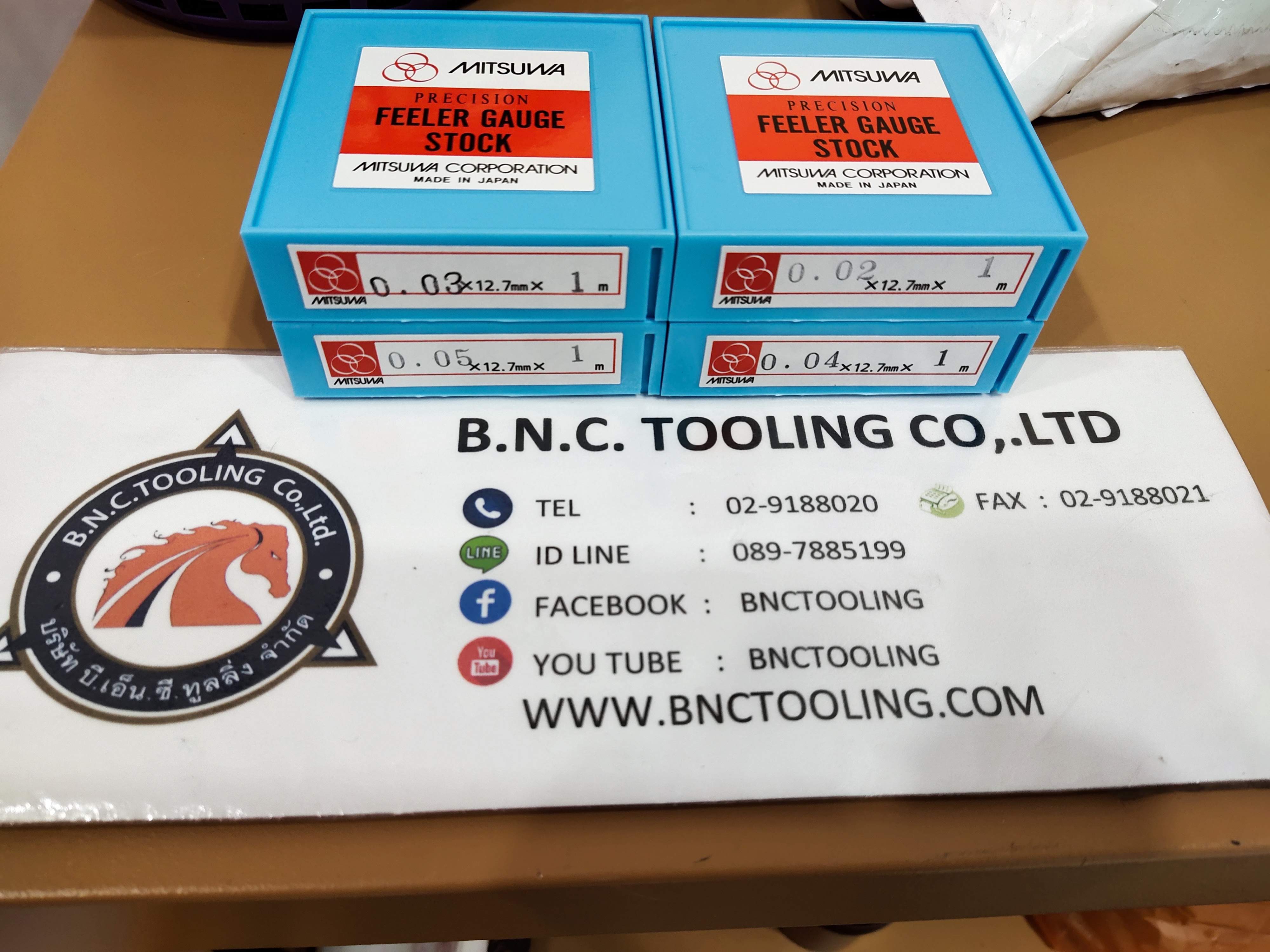 Mitsuwa ฟิลเลอร์เกจเหล็กแบบเส้นบรรจุกล่อง หน่วยวัดmm มีความยาวให้เลือก 3 แบบ ได้แก่ 1เมตร , 3เมตร และ 5เมตร