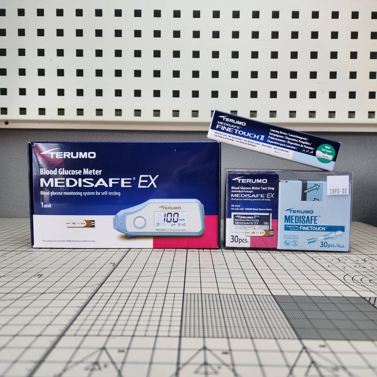 เครื่องตรวจน้ำตาล TERUMO MEDISAFE EX + กระเปาะและเข็มตรวจ 30 ชุด