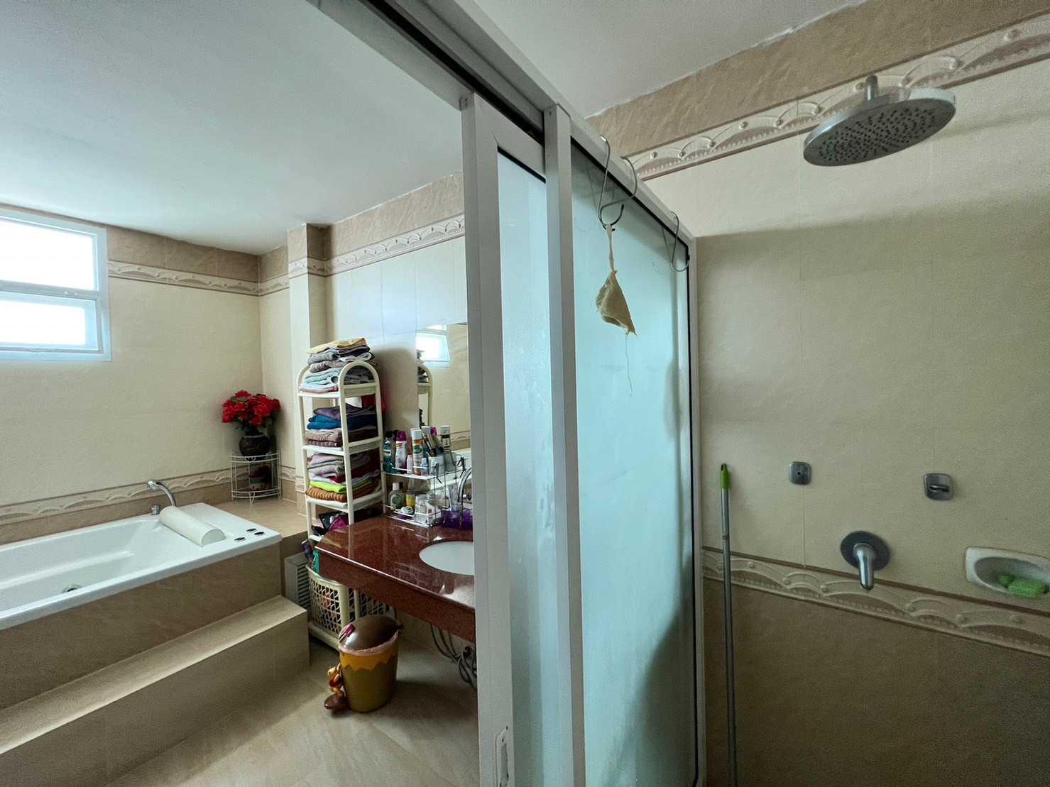 ขาย บ้านเดี่ยว ปลูกสร้างเองหลังใหญ่ สไตล์โมเดิร์น เขาตาโล อำเภอบางละมุง ชลบุรี