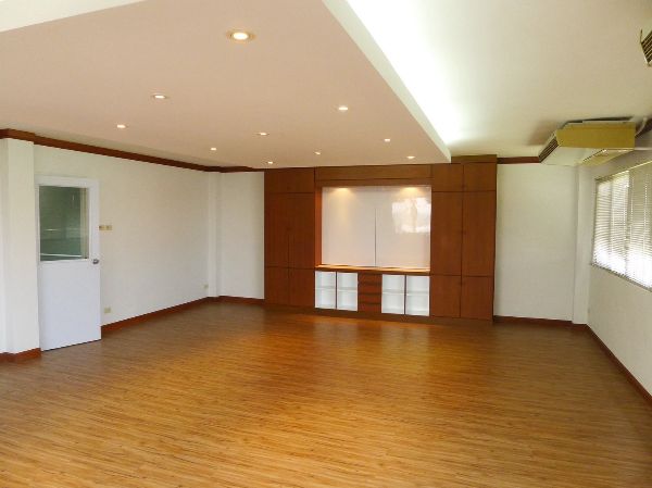 ขายอาคารสำนักงาน พร้อมโกดัง ใจกลางเมืองพัทยา อ.บางละมุง ชลบุรี