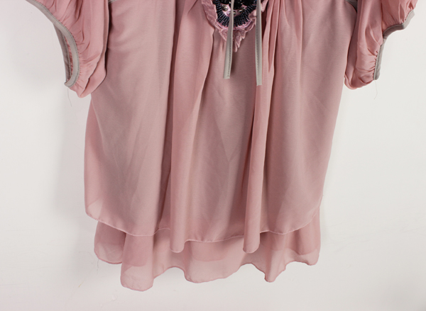 ชุดเดรสผ้าชีฟองเนื้อดีสีชมพูตุ่น หน้าอกแต่งด้วยดิ้นสวยงาม ส่งฟรี ems