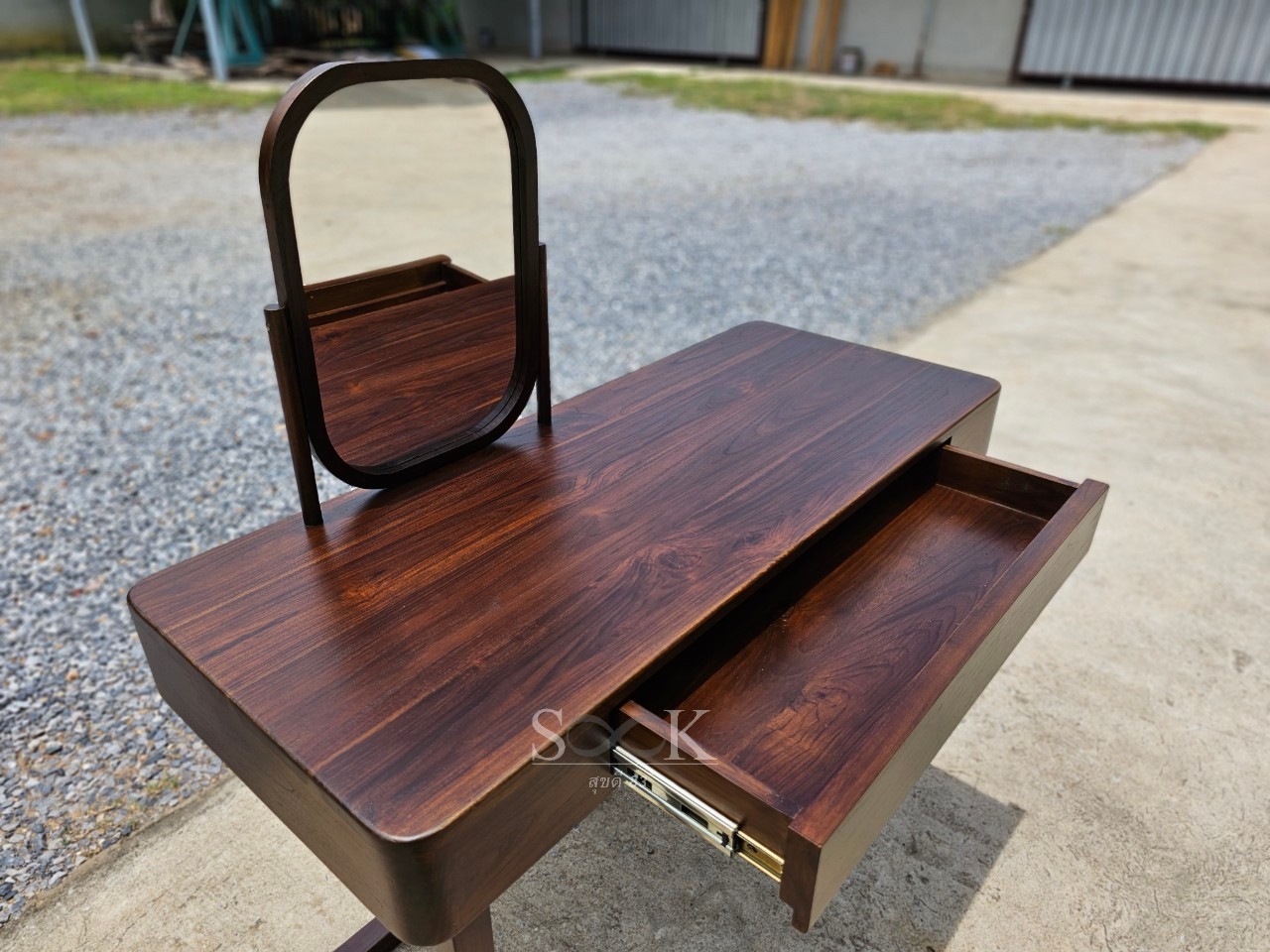 โต๊ะเครื่องแป้งมินิมอลโมเดิร์น (สีสัก)