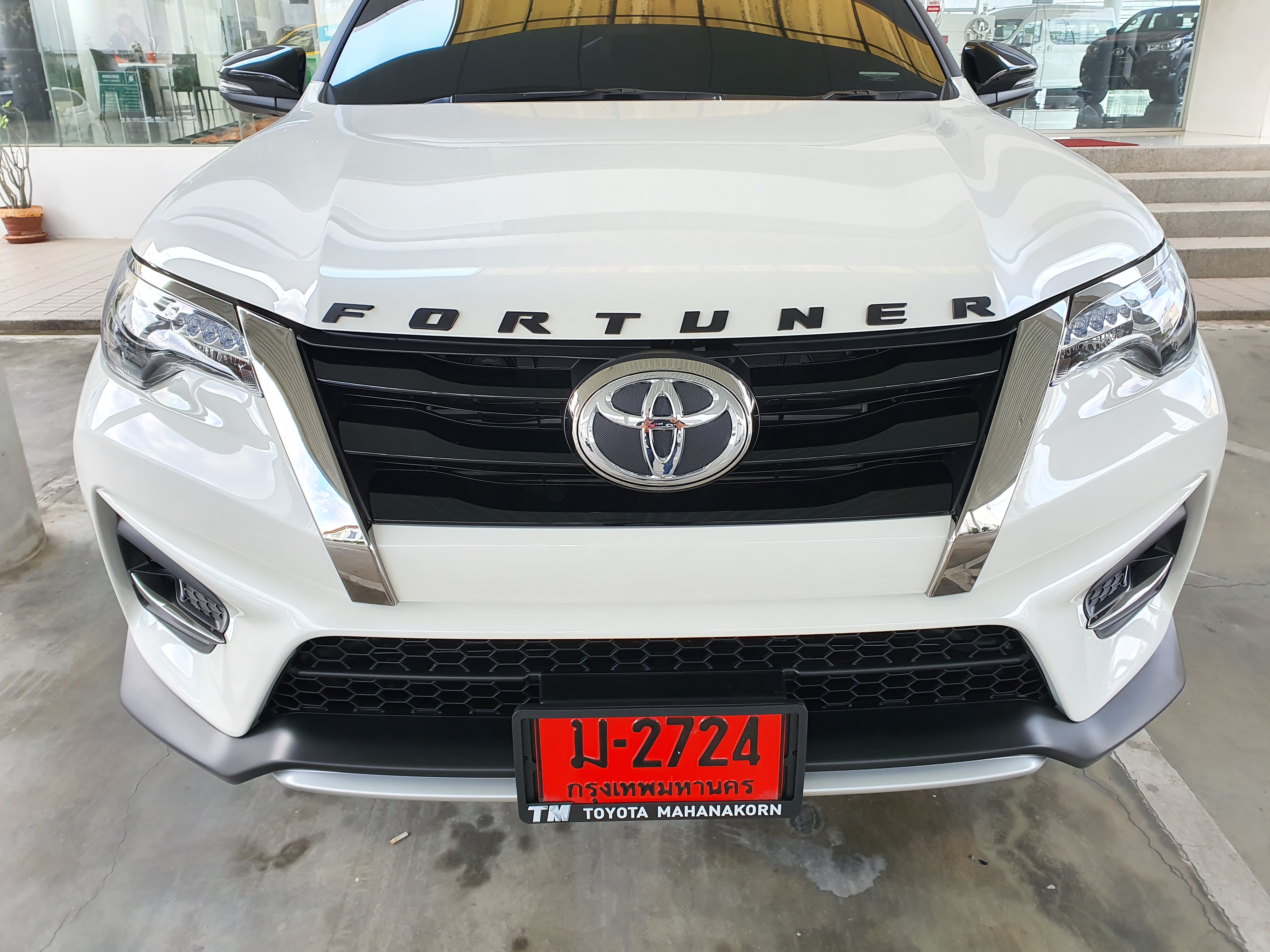 ตัวอักษรฝากระโปรงหน้า FORTUNER มี3สี แดง,ดำ,ชุบเงา