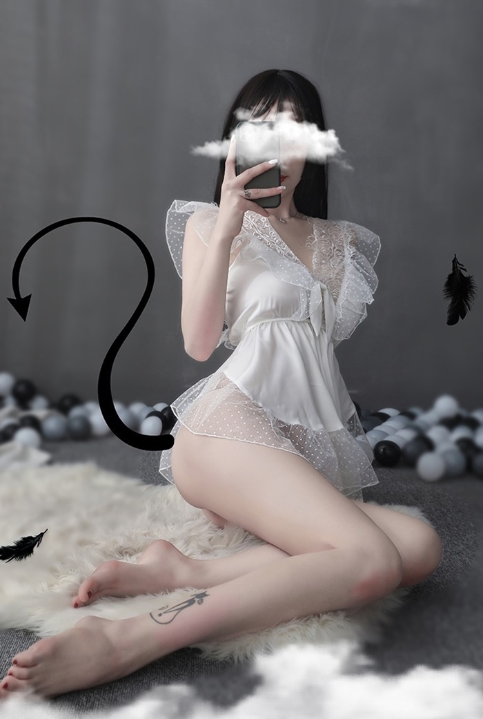 N827 ชุดนอนเซ็กซี่ ชุดนอนอีโรติกสีขาวตัวชุดเป็นผ้า3แบบตัดเย็บผสมผสานกันสวมใส่แบบใช้คล้องไหล่ตามรูปถ่ายสินค้าจริงเลยค่ะ