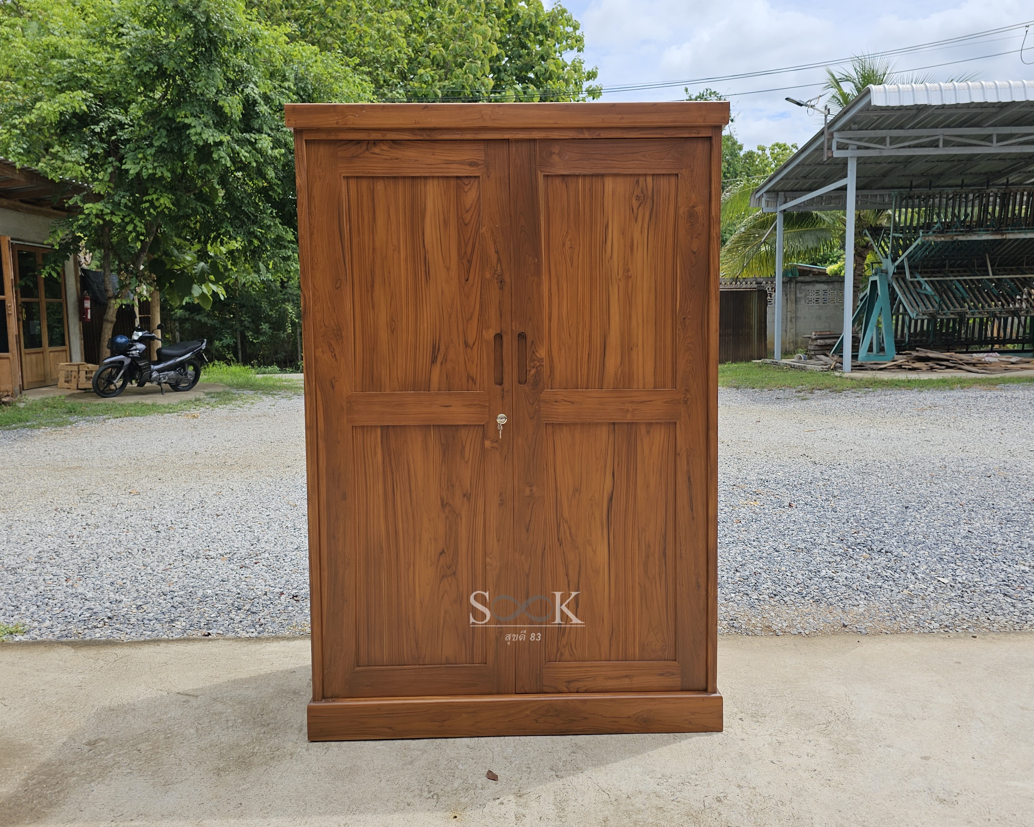 ตู้เสื้อผ้าบานเปิดแบบหลุม