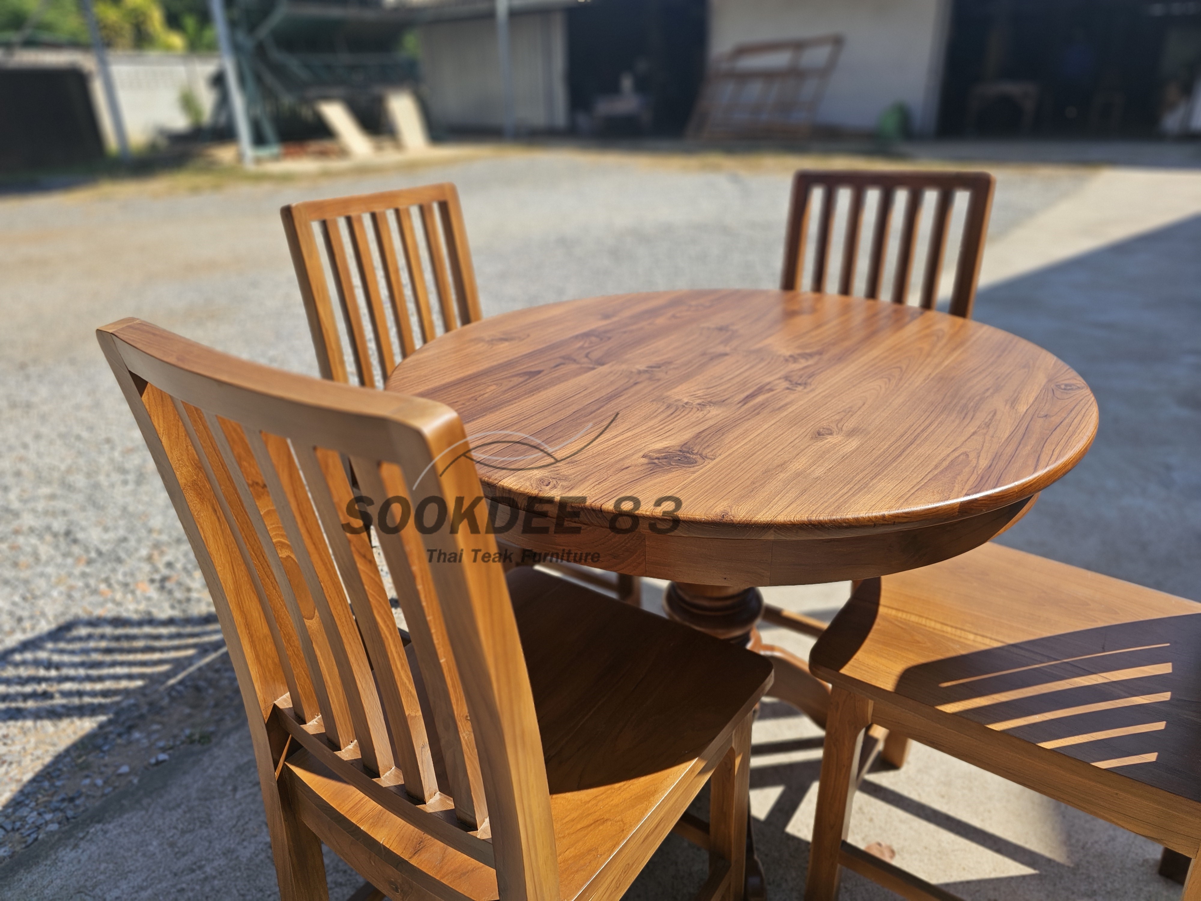 ชุดโต๊ะกินข้าวกลม 1 ม. เก้าอี้สวีเดน 4 ตัว