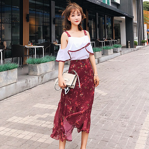 ชุดเซ็ทเสื้อสายเดี่ยวสีขาวและกระโปรงสีแดง ส่งฟรี ems