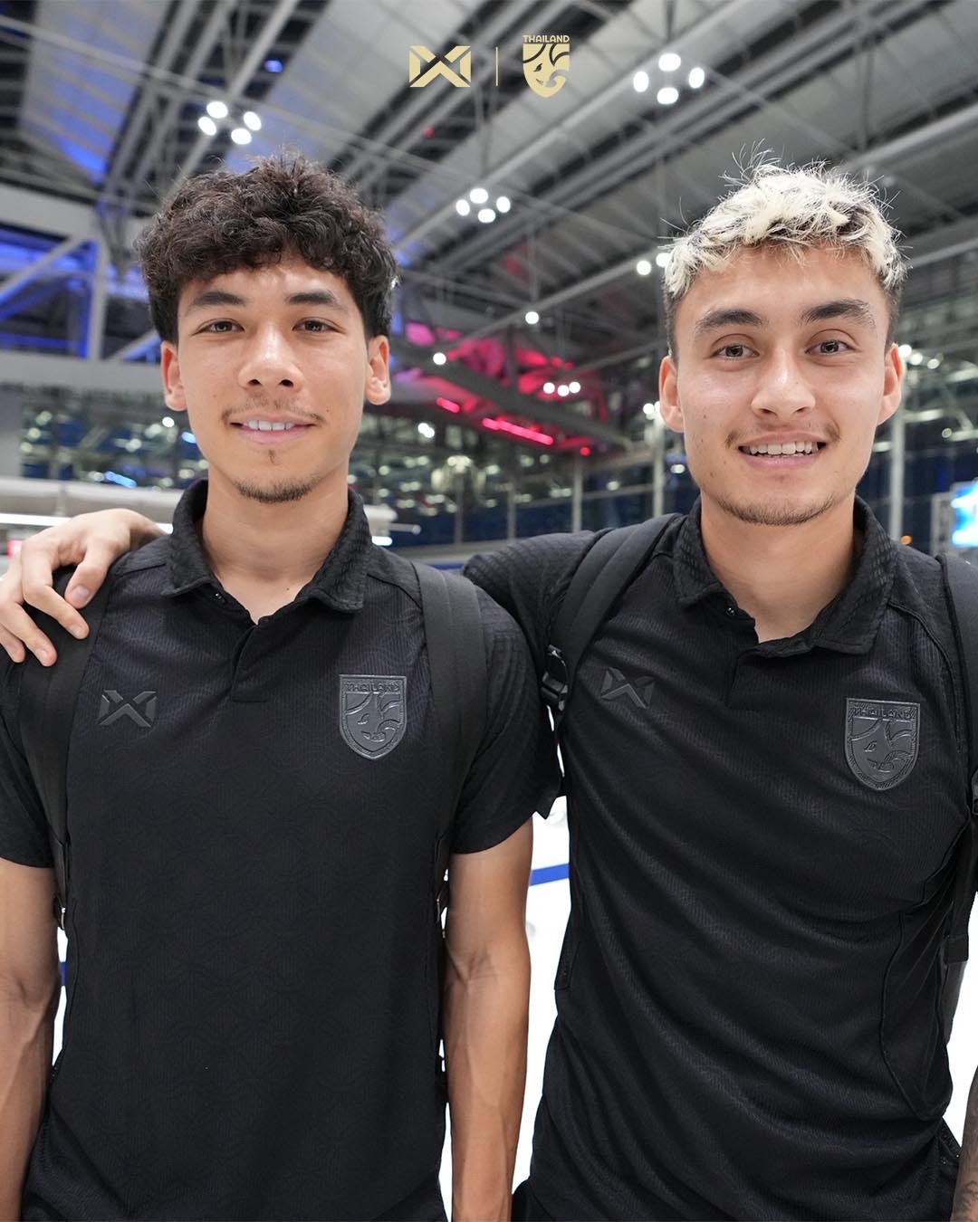 Warrix เสื้อฟุตบอลทีมชาติไทย ปักตัวอักษร ธ สถิตในดวงใจ ด้านหลัง สีดำ แบล็คเอ้าท์ รหัส WA-254FBATH52