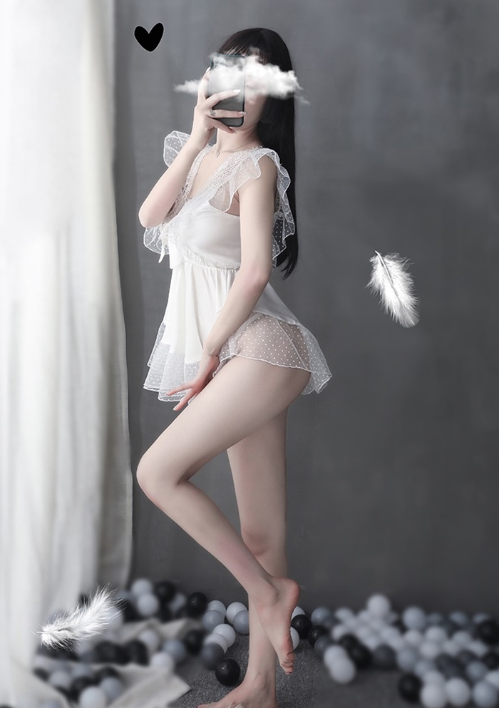 N827 ชุดนอนเซ็กซี่ ชุดนอนอีโรติกสีขาวตัวชุดเป็นผ้า3แบบตัดเย็บผสมผสานกันสวมใส่แบบใช้คล้องไหล่ตามรูปถ่ายสินค้าจริงเลยค่ะ