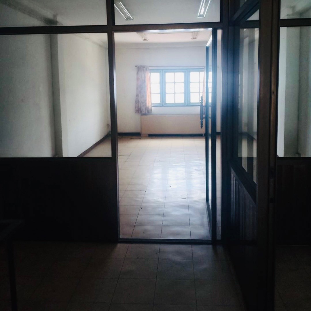 ขายอาคารพาณิชย์ 4 ชั้นครึ่ง ถนนสีหบุรานุกิจ ซอย 11 ติดตลาดมีนบุรี และรถไฟฟ้า