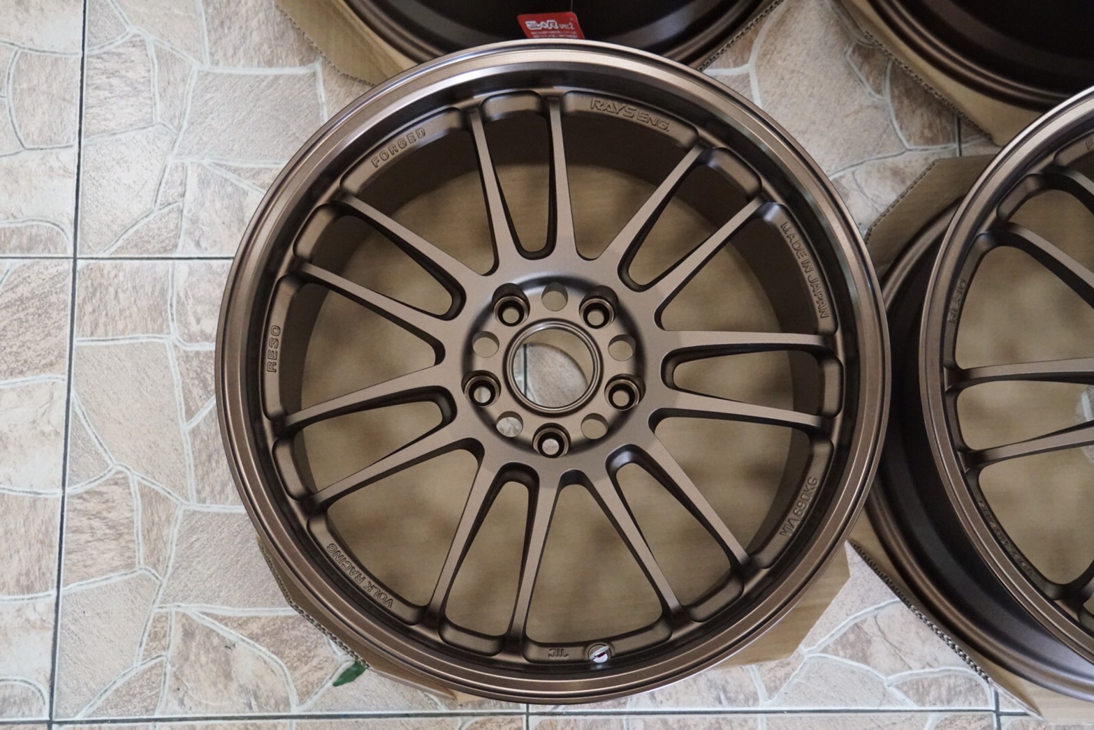 Rayswheel RE30 18x8.5+40 5-114.3 Bronze