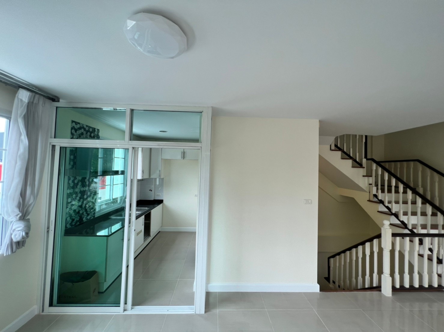 ให้เช่า โฮมออฟฟิศ สูง 4 ชั้น เพียง 31,000 บาท โครงการ Plus Park Avenue Lasalle-Srinagarindra