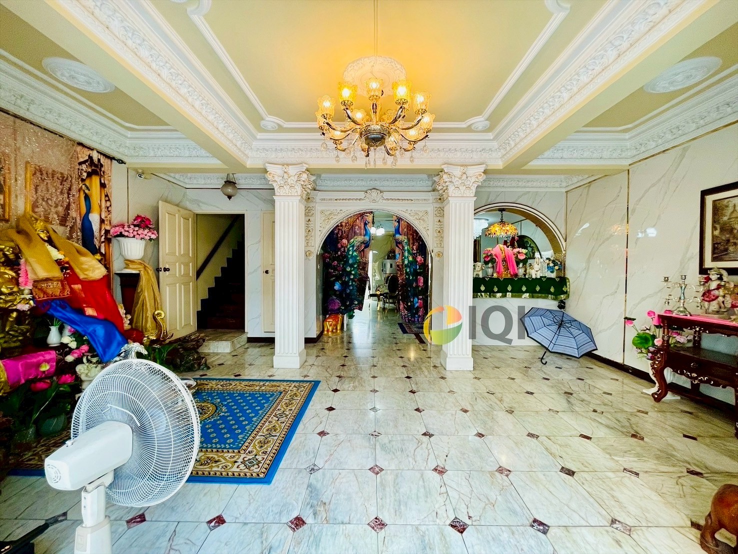 ขายทาวน์เฮ้าส์ 5 ชั้น ทรงโรมัน ถนนวิภาวดี ซอย 2 ทางเข้าหลักของมหาวิทยาลัยหอการค้าไทย