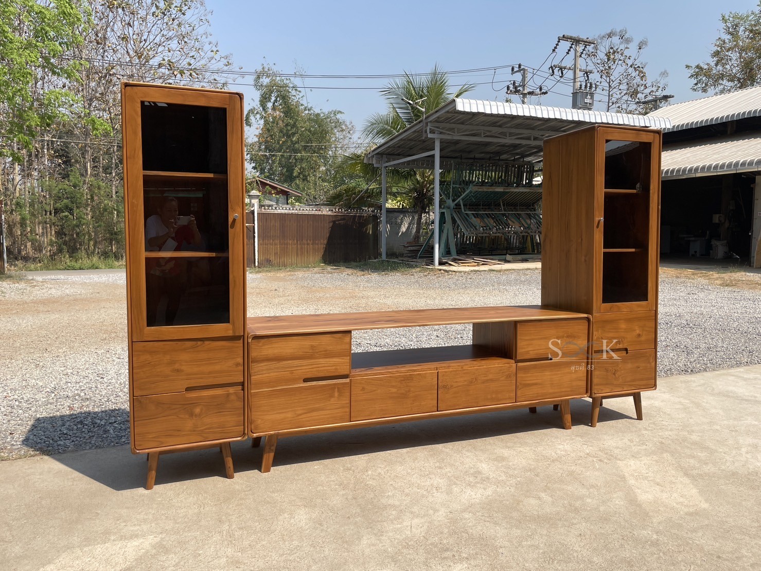 ตู้โชว์วางทีวีมินิมอล