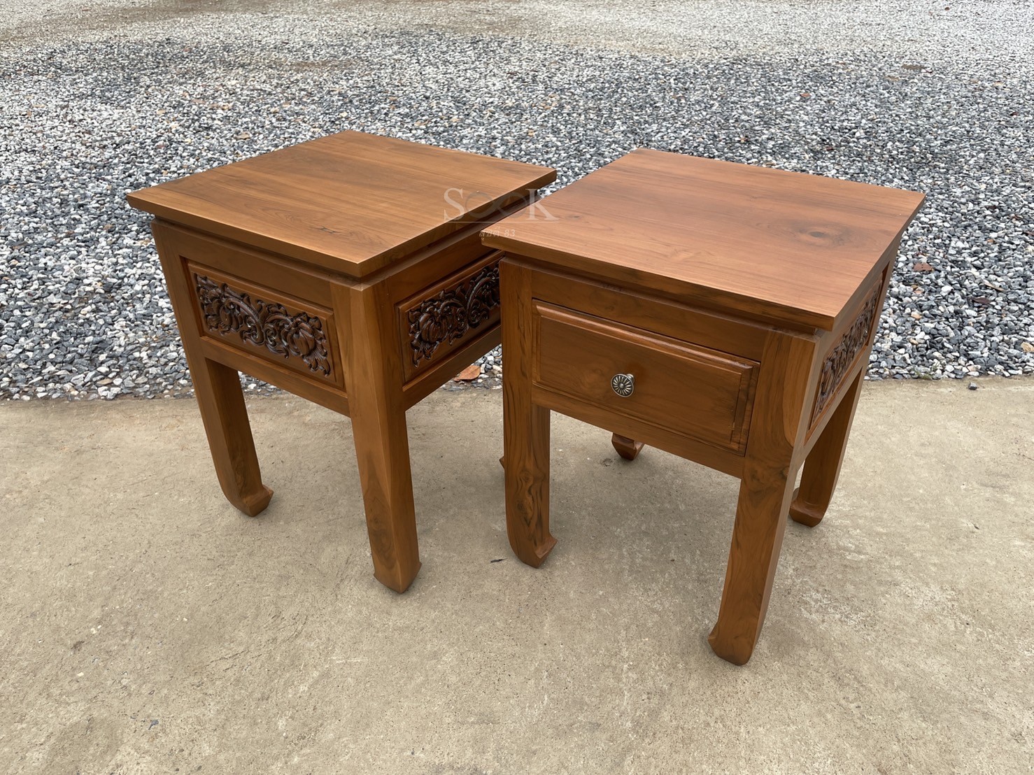 ตู้หัวเตียงขาแมว แกะลาย