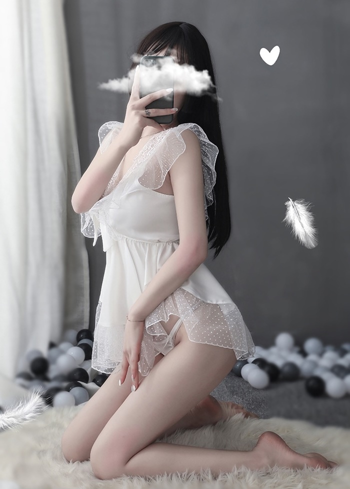 N827 ชุดนอนเซ็กซี่ ชุดนอนอีโรติกสีขาวตัวชุดเป็นผ้า3แบบตัดเย็บผสมผสานกันสวมใส่แบบใช้คล้องไหล่ตามรูปถ่ายสินค้าจริงเลยค่ะ