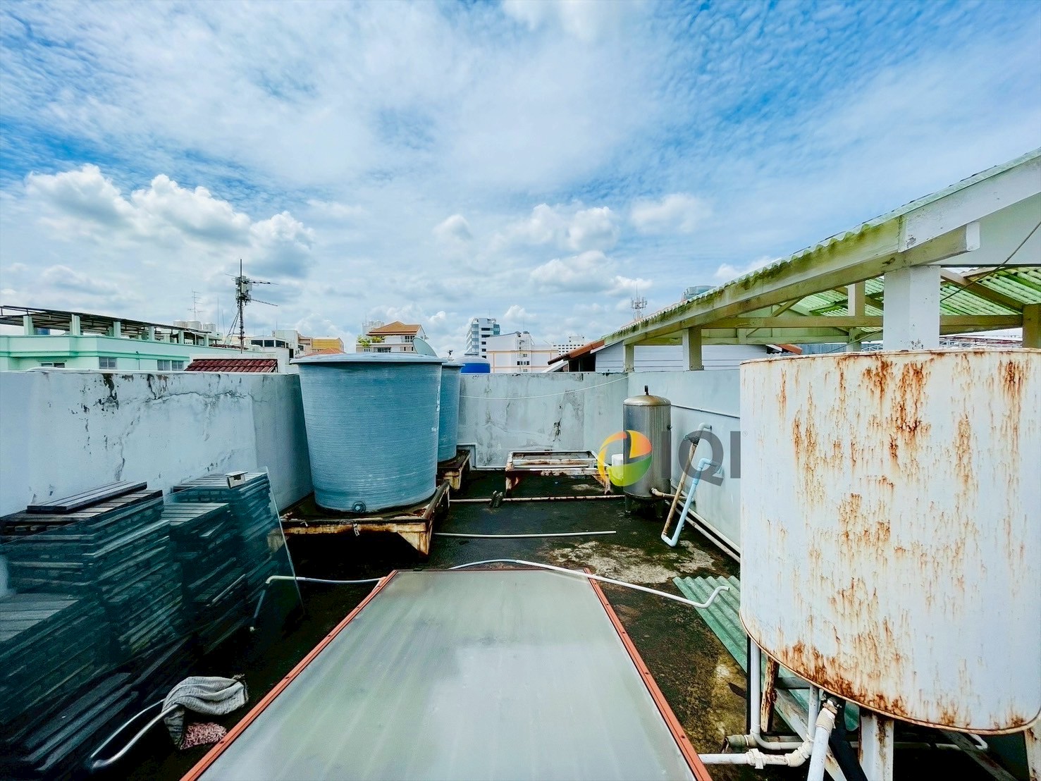 ขายทาวน์เฮ้าส์ 5 ชั้น ทรงโรมัน ถนนวิภาวดี ซอย 2 ทางเข้าหลักของมหาวิทยาลัยหอการค้าไทย