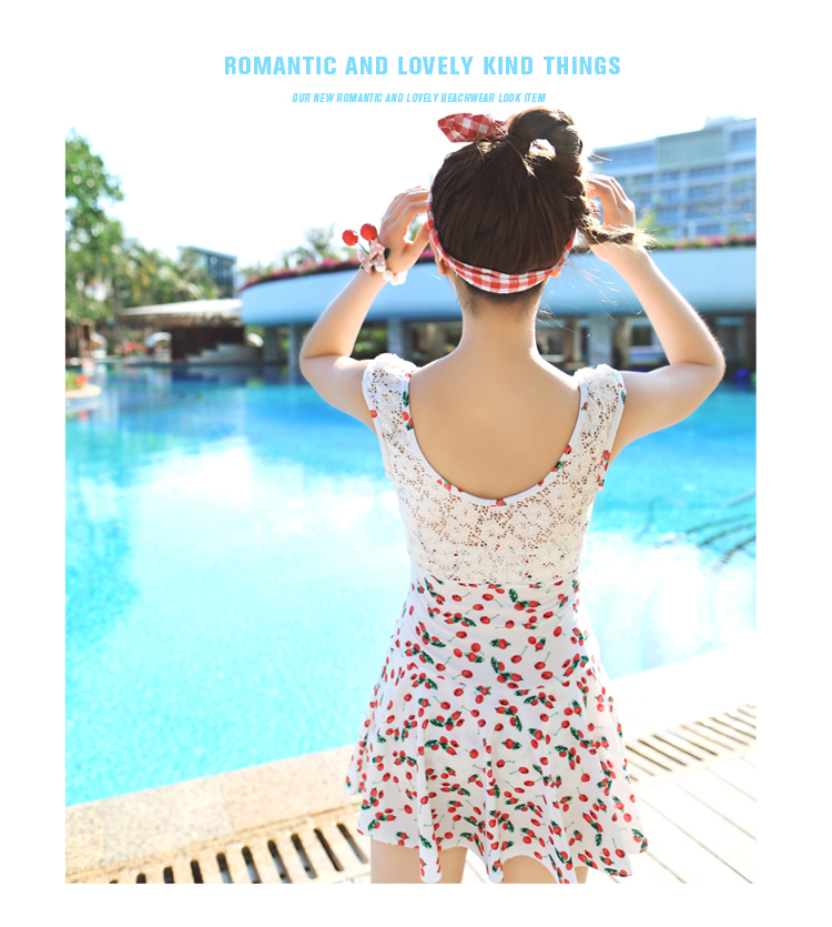 ชุดว่ายน้ำวันพีชพื้นสีขาว ลายลูกเชอร์รี่สีแดงน่ารักมากๆๆค่ะ ส่งฟรี ems