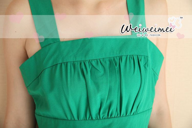ชุดเดรสผ้าไหมเนื้อดีสีเขียว สายเดี่ยว ส่งฟรี ems