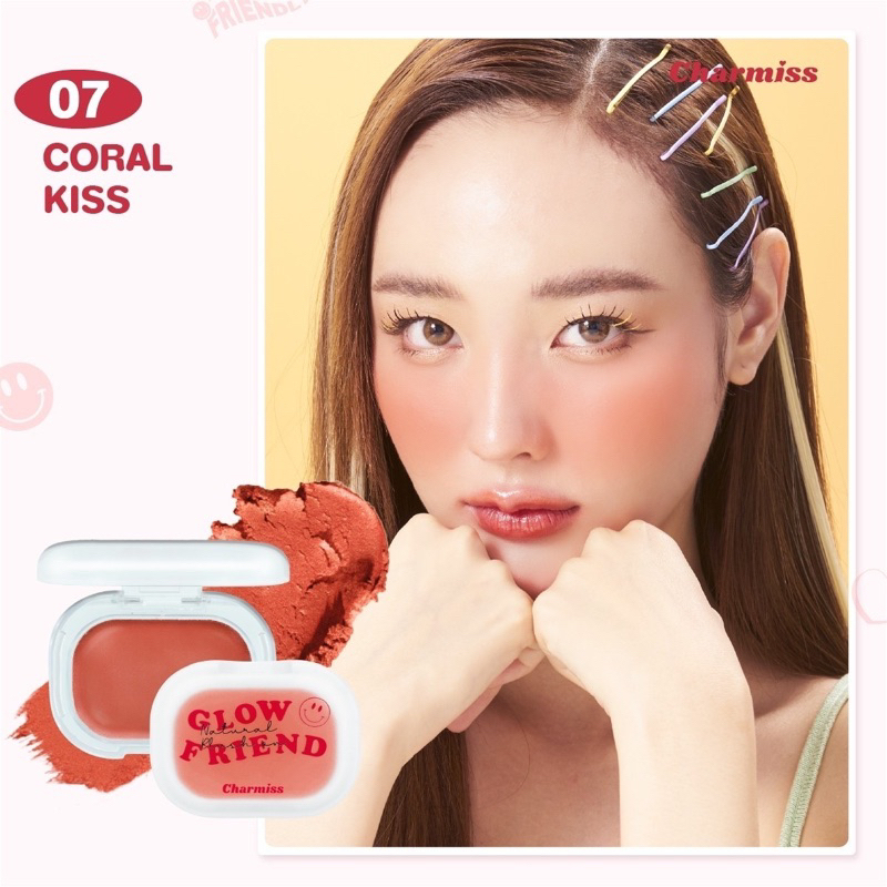 Charmiss Glowfriend Natural Blush On 4g #07 Coral Kiss ชาร์มิส โกลว์เฟรนด์ เนอเชอรัล บลัช ออน 4g บลัชออนเนื้อโมจิชาร์มิส นุ่ม แต่ไม่เหนียวเหนอะหนะ สี 07 Coral Kiss – สีโทนส้มออกแดง