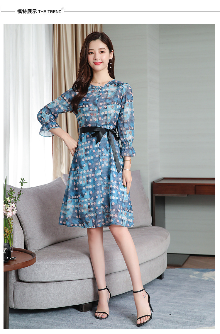 ชุดเดรสผ้าชีฟองเนื้อดี นิ่มลื่น พิมพ์ลายตามแบบโทนสีฟ้าน้ำเงิน ส่งฟรี ems