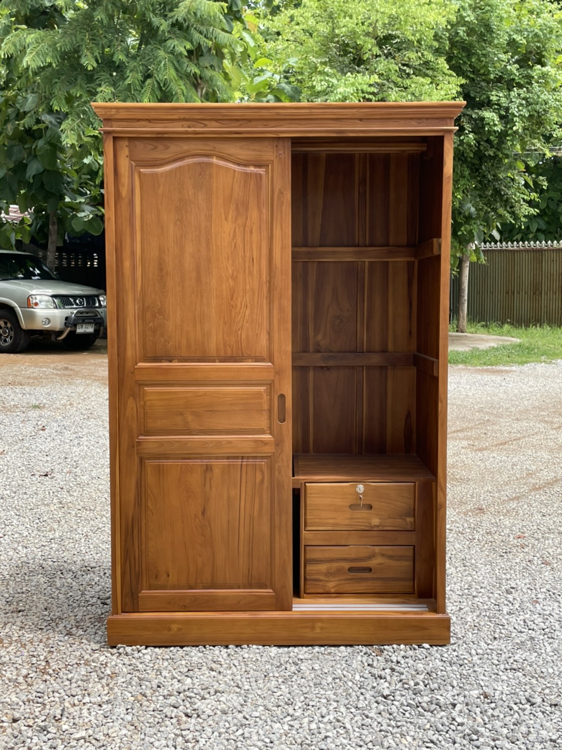 ตู้เสื้อผ้าไม้สักบานเลื่อนปีกนก กว้าง 1.2 ม. สูง 1.8 ม.