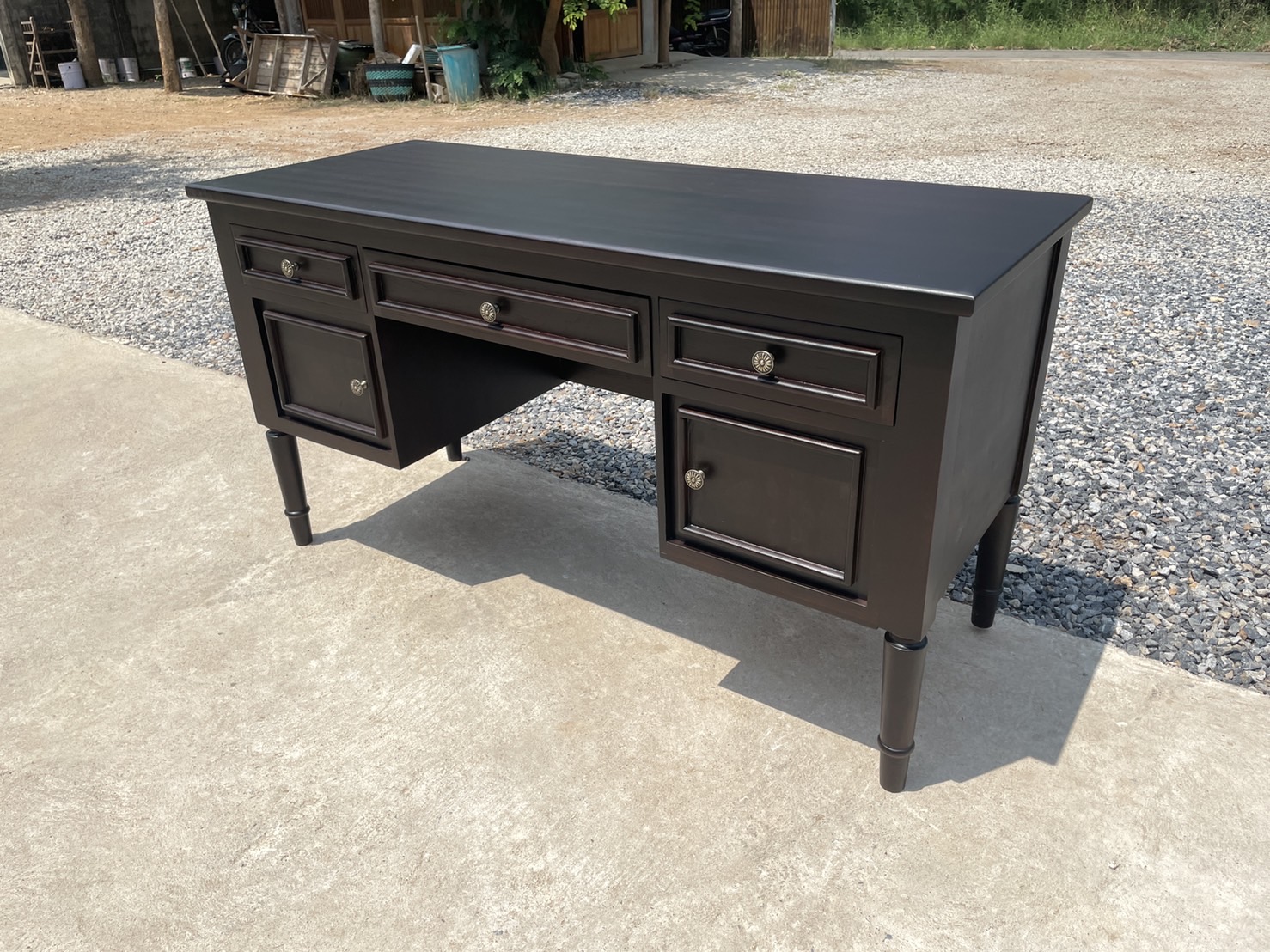 โต๊ะทำงานคลาสสิค