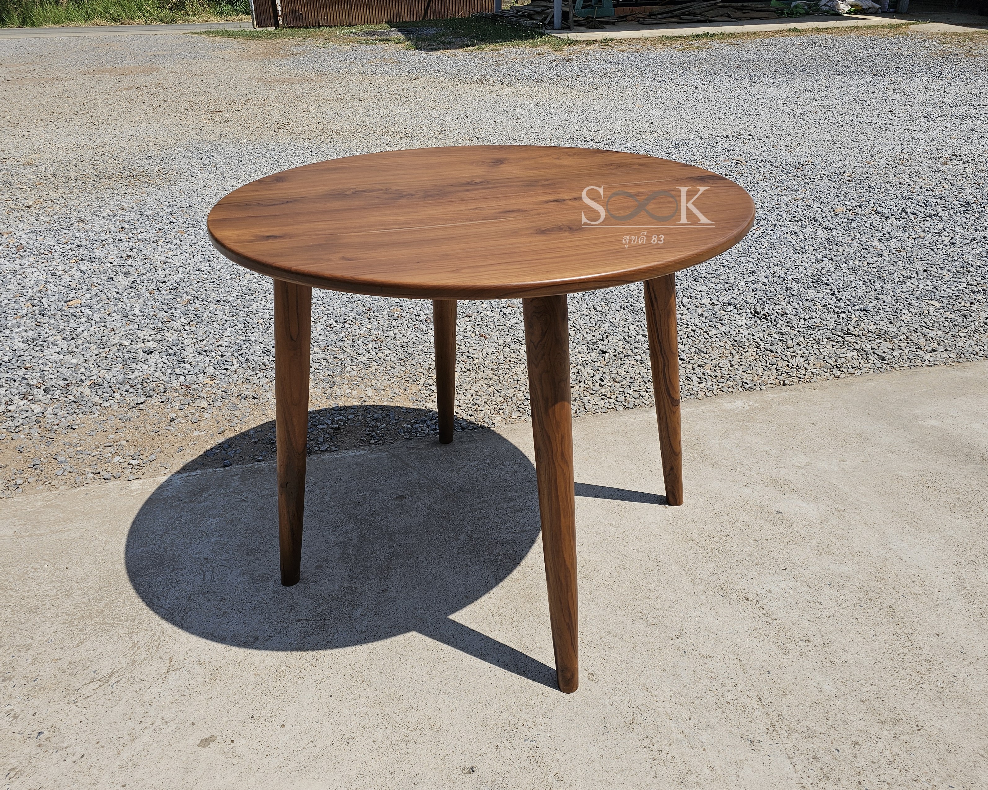 โต๊ะกินข้าวกลมขากลมเฉียง 1 ม.