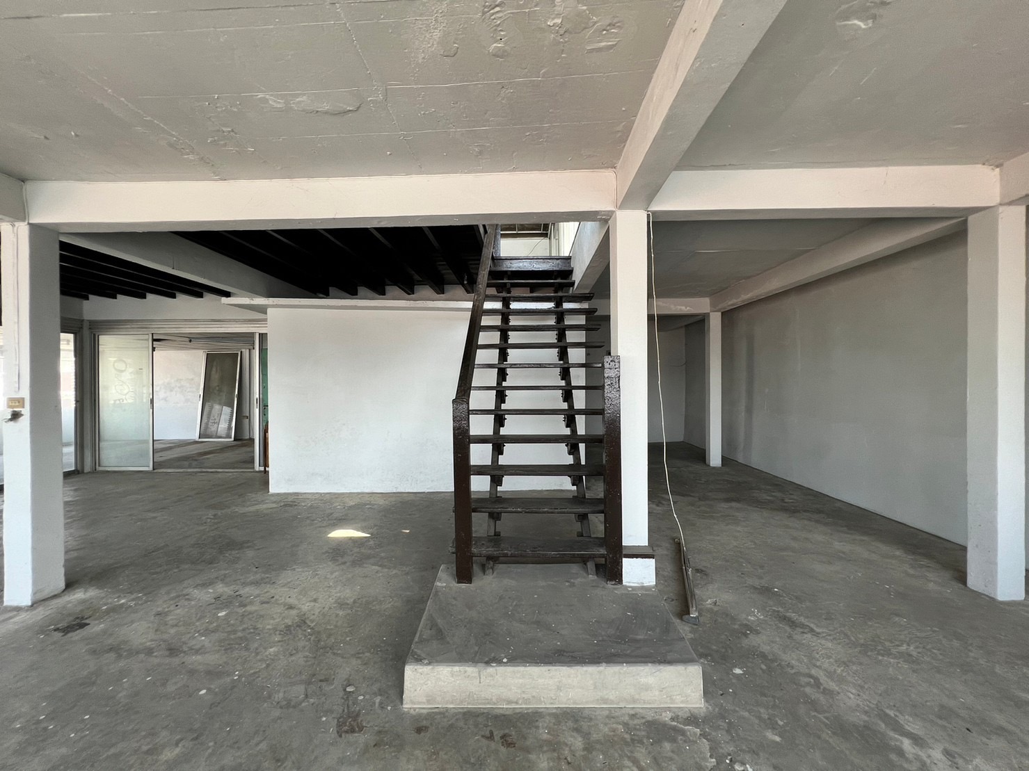 ขาย/ให้เช่า อาคารพาณิชย์ 3 คูหา 4 ชั้นครึ่ง ตั้งอยู่พระราม 3 ซอย 19