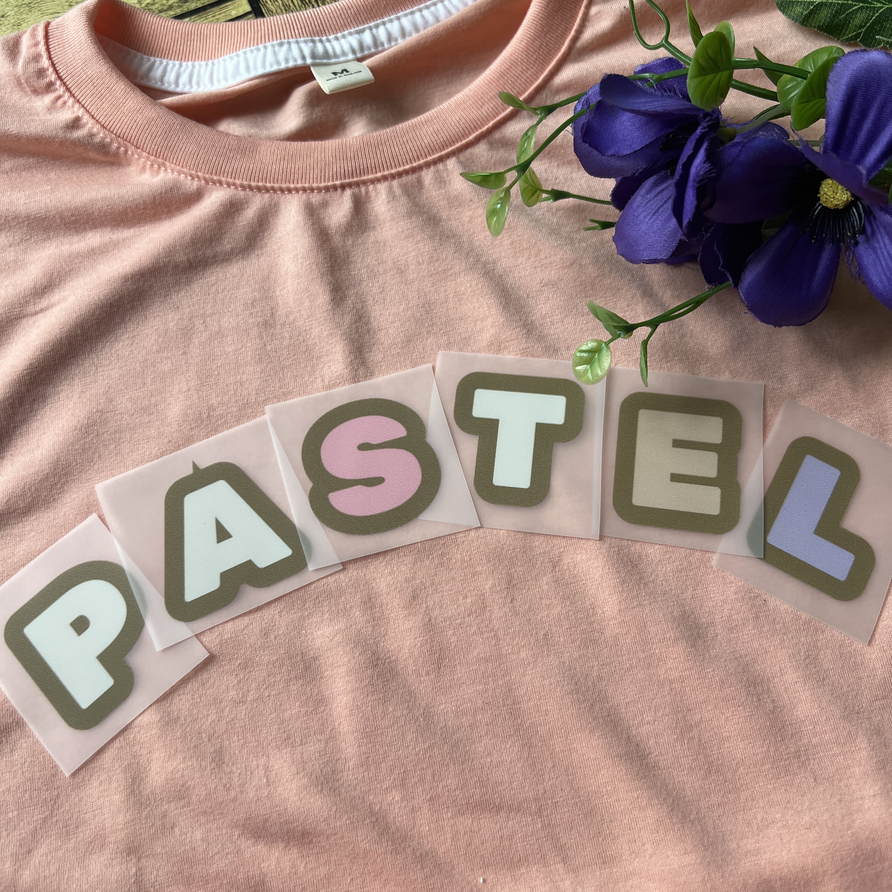 ตัวรีดติดเสื้อ ตัวรีดตัวอักษร การ์ตูน สีลูกกวาด พาสเทล แบบสติกเกอร์ รีดแล้วลอก สกรีนลาย ตัวรีดDFT DTF