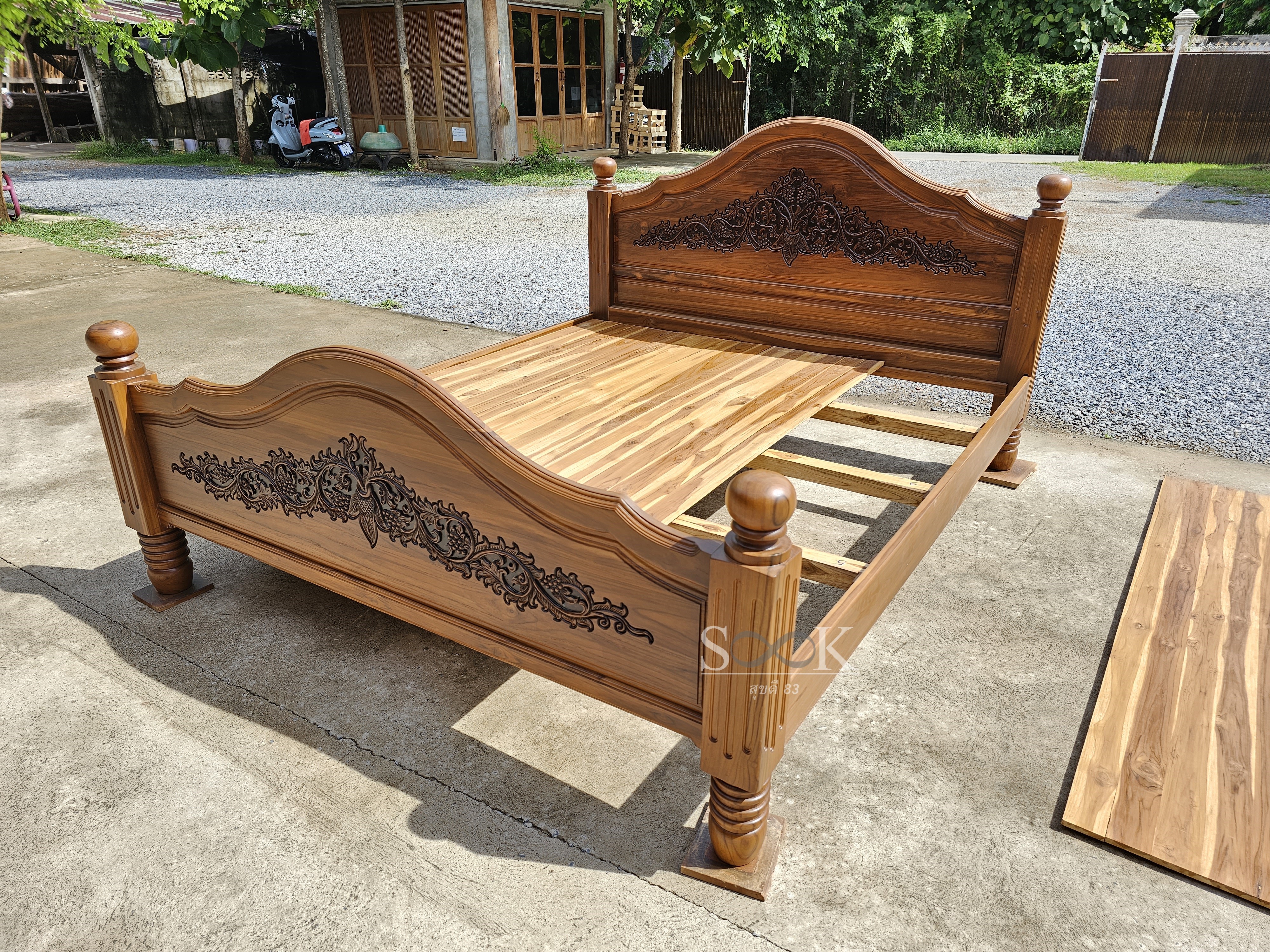 เตียงหลุยส์แกะลายเต็ม