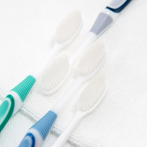 19075-แปรงสีฟัน โฟกัส วิปปิ้ง ฟิค (12 ชิ้น)