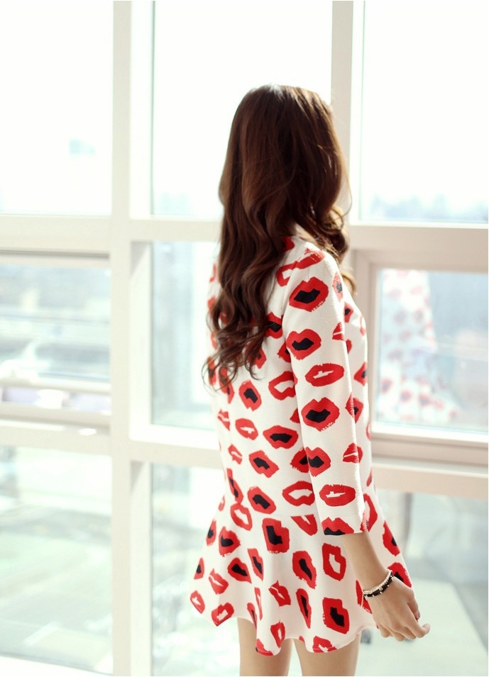 มินิเดรสผ้าชีฟองเนื้อดีสีขาว พิมพ์ลายรูปปากสีแดง ส่งฟรี ems
