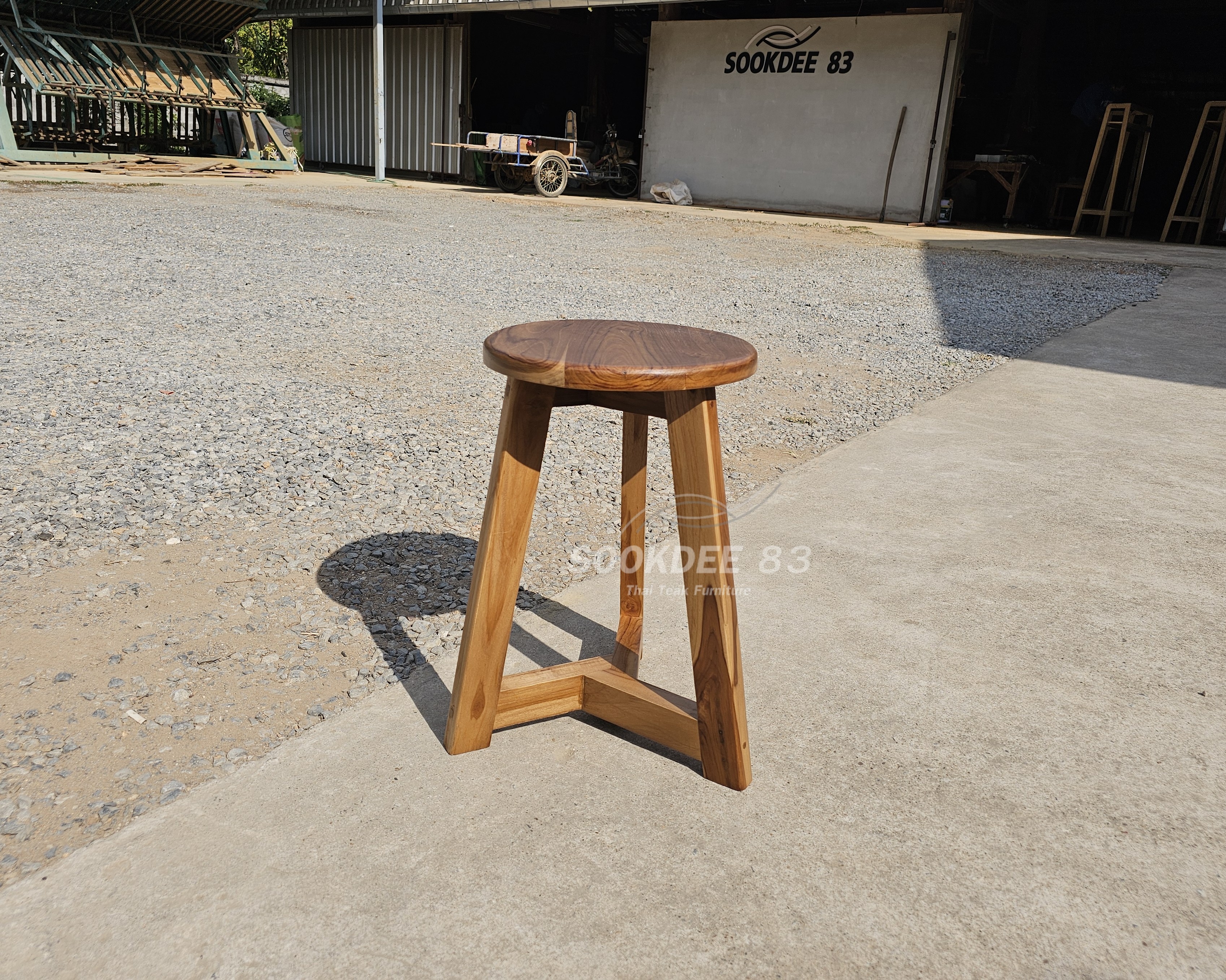 เก้าอี้กลมมินิมอลขาเบ๊นซ์