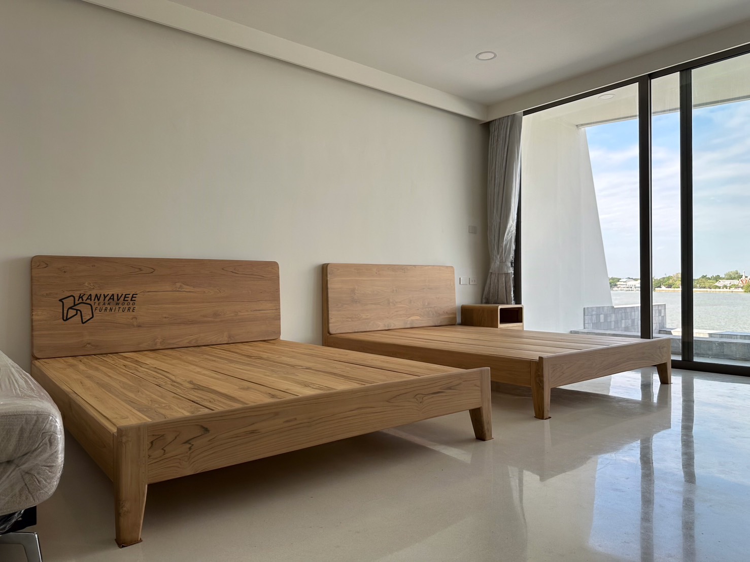 เตียงมินิมอลไม้สัก 5 ฟุต
