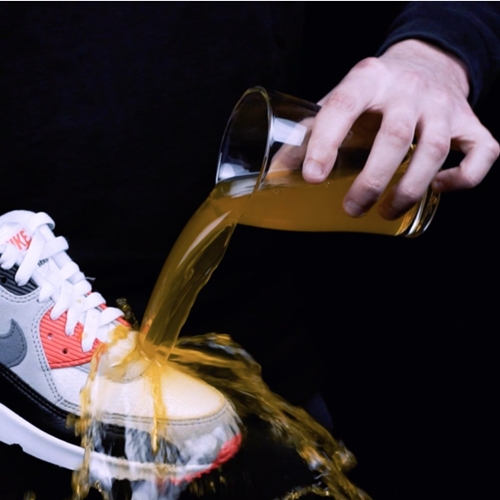 Carbon Pro 300ml. สเปรย์กันน้ำสูตรคาร์บอน สำหรับหนังและสิ่งทอ